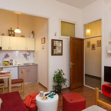 Sweetest Thing - A3 아파트 *